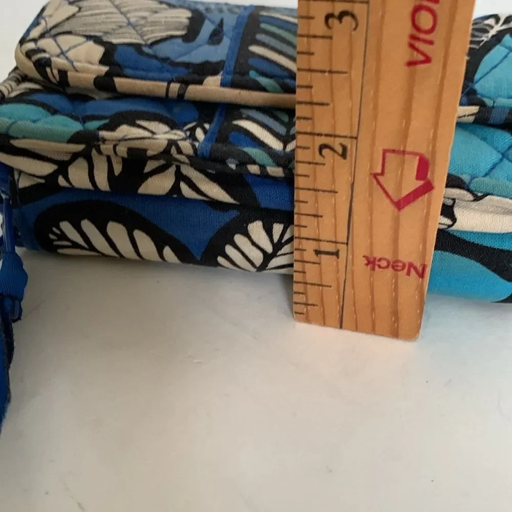 Vera Bradley Blue Bayou Blue White Floral Quilted Zip Around Wallet Crossbody - Picture 10 of 10